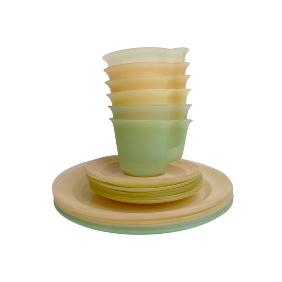 Tupperware Millionaire Line Pastel Stacking Cups Dinner & Dessert Plates Lot - Picture 1 of 14